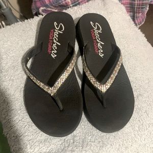 Sketchers Yoga Foam Flip Flops